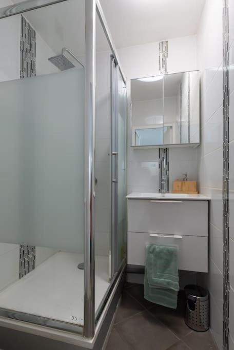 Appartement Renove Pour 6 Avec Parking Villeurbanne Luaran gambar
