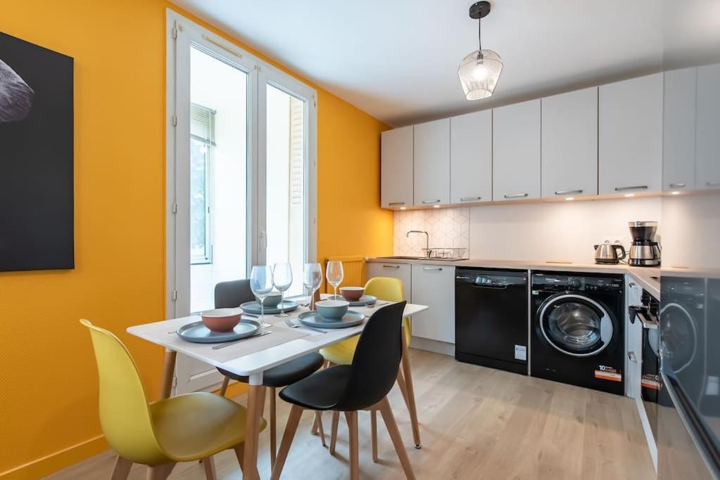 Appartement Renove Pour 6 Avec Parking Villeurbanne Luaran gambar