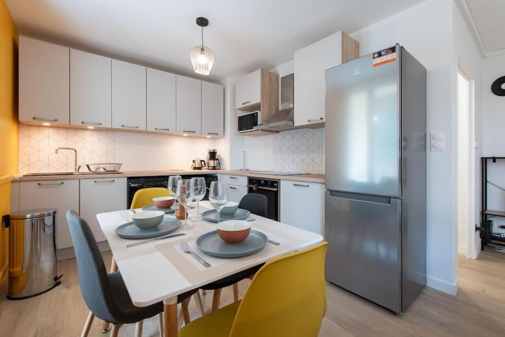 Appartement Renove Pour 6 Avec Parking Villeurbanne Luaran gambar